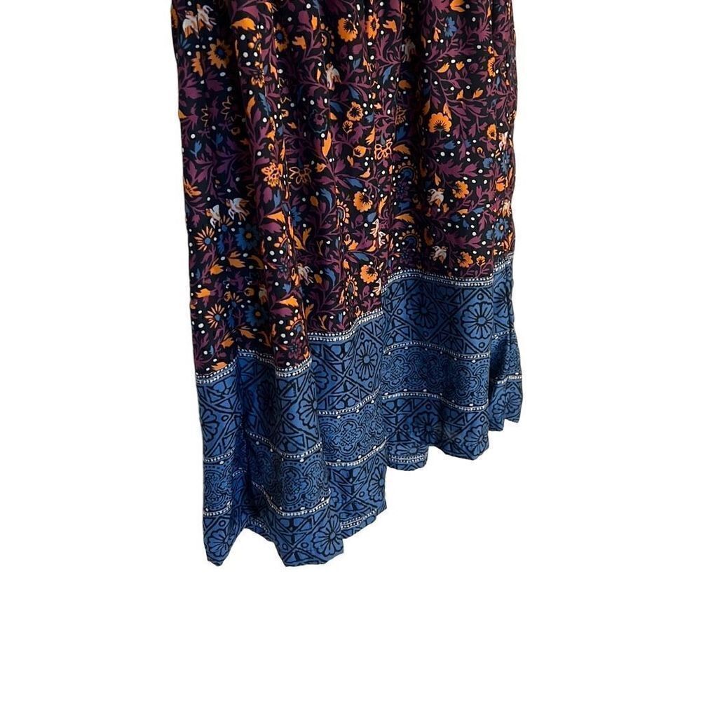 Ecote Keyhole Back Flowey Tank Top - Picture 5 of 10